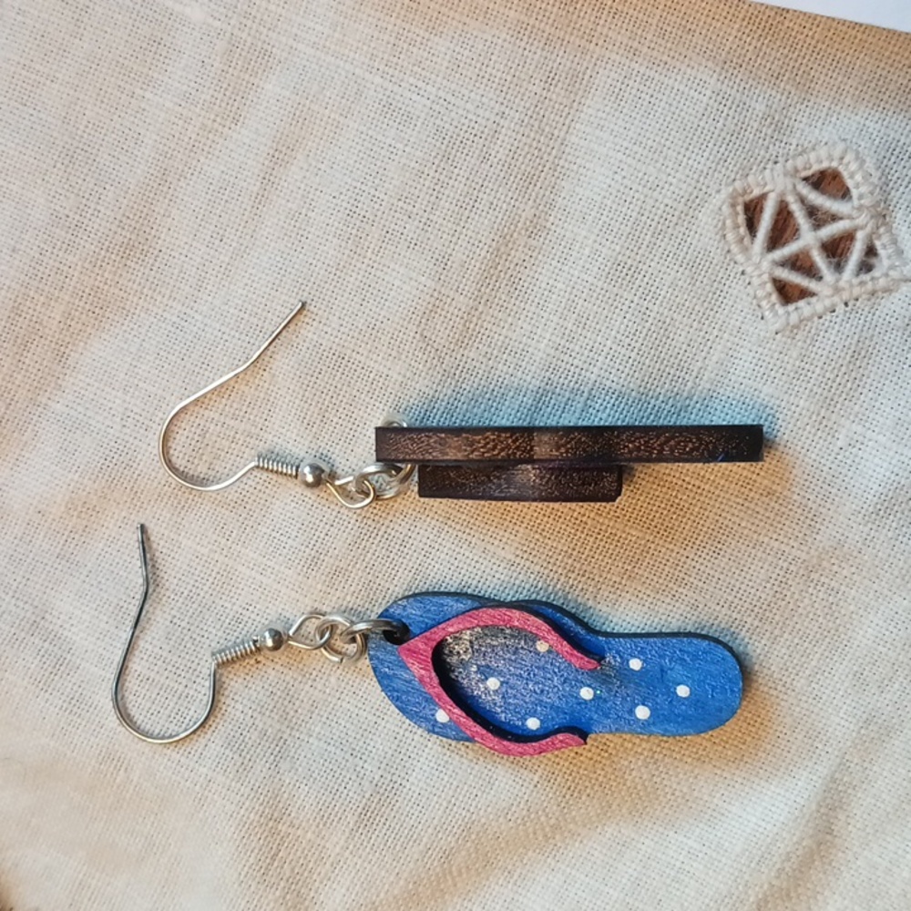 Flip Flop Earrings - Picture 2 of 5